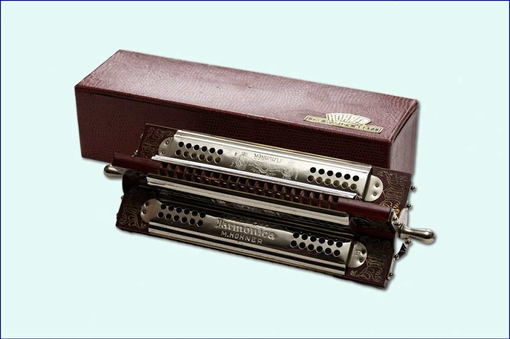Munspel Tremolo Harmonica - Hohner.